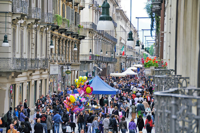 Страда-Маджоре, затем Страда-Нуово, а ныне - Виа Гарибальди в Генуе
