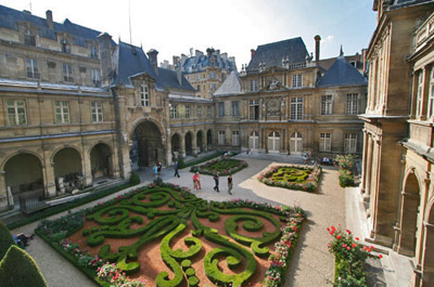 Музей Карнавале (Carnavalet).