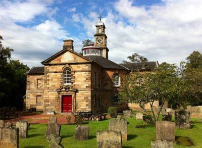 Гамильтонская Старая Приходская церковь,(Hamilton Old Parish Church), которая была спроектирована и построена Адамом в 1735 году