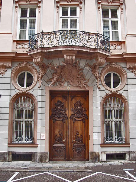 Портал Дворца Хольнштайн, 1733-1737 гг.